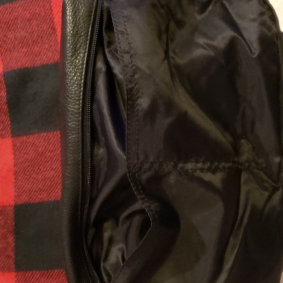 Wilson Leather Black Bag - Picture 15 of 16